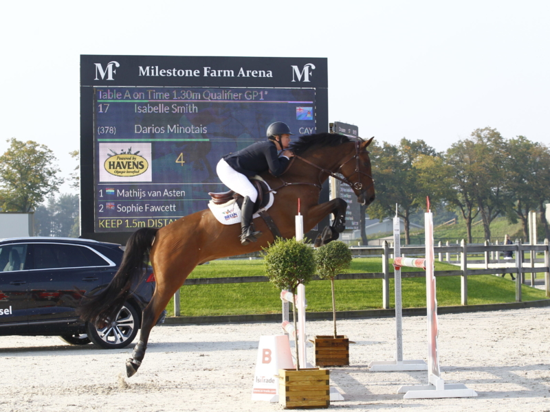 2020-09-12 Darios Minotais and Isabelle Smith in the 1.35m at Peelbergen